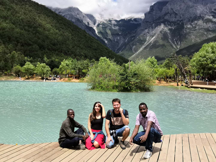 Mr. Lukasz Madrzynski (Centre) with some of the IESD students in Lijiang